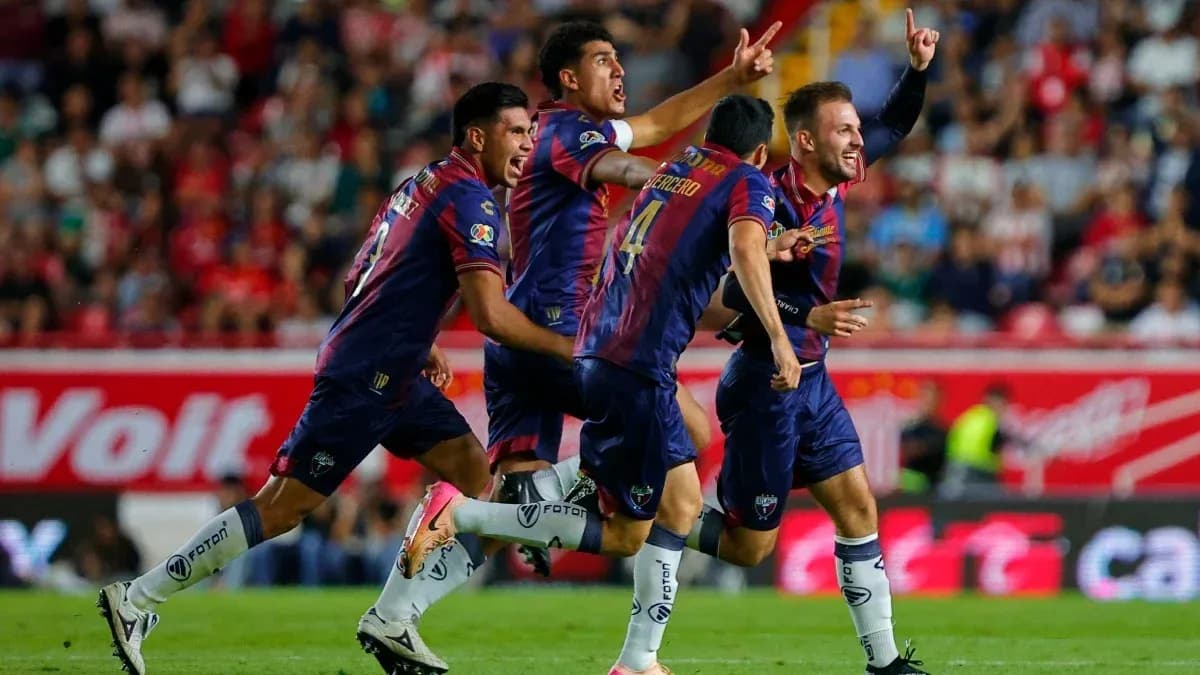 Atlante FC players celebrating a goal