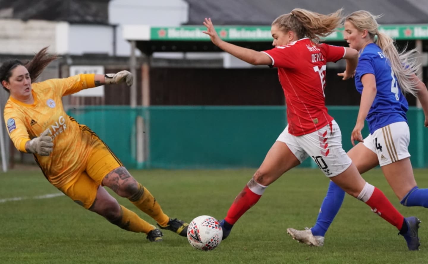 Charlton Athletic W player evading Leicester City WFC goalkeeper