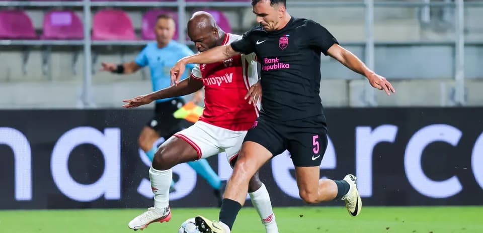Players competing for the ball during match