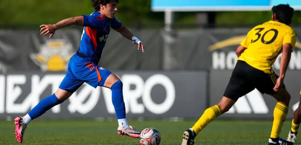 FC Cincinnati II player dribbling past Columbus Crew II