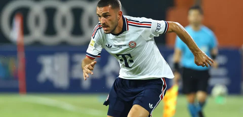 Player running with ball during Bayern Munich match