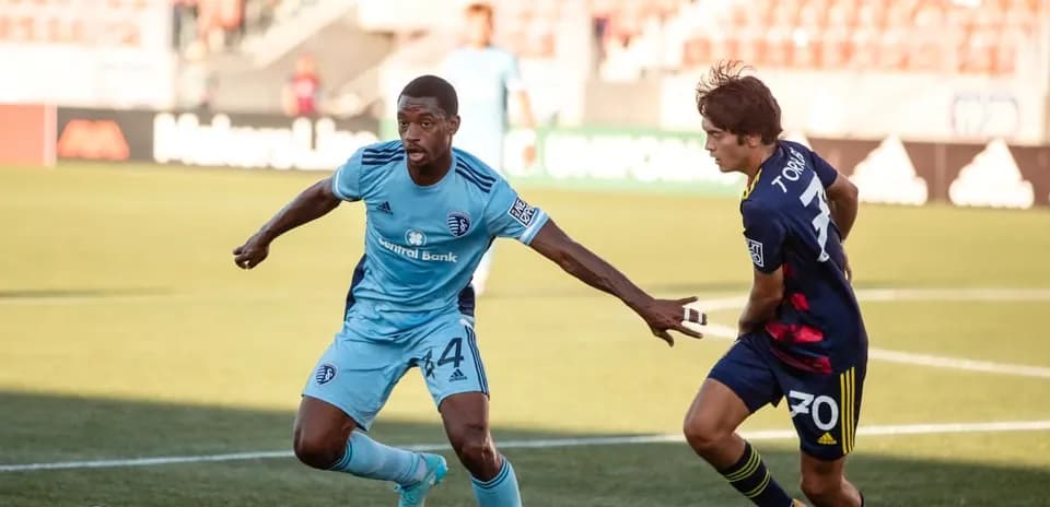 Players competing during Real Monarchs match