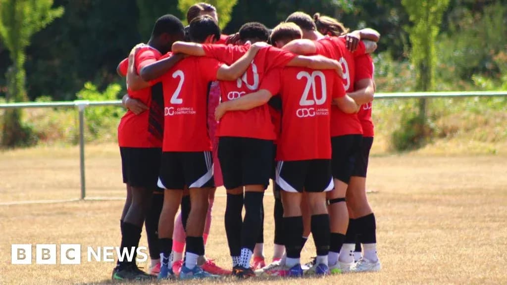 Players huddled together before training session