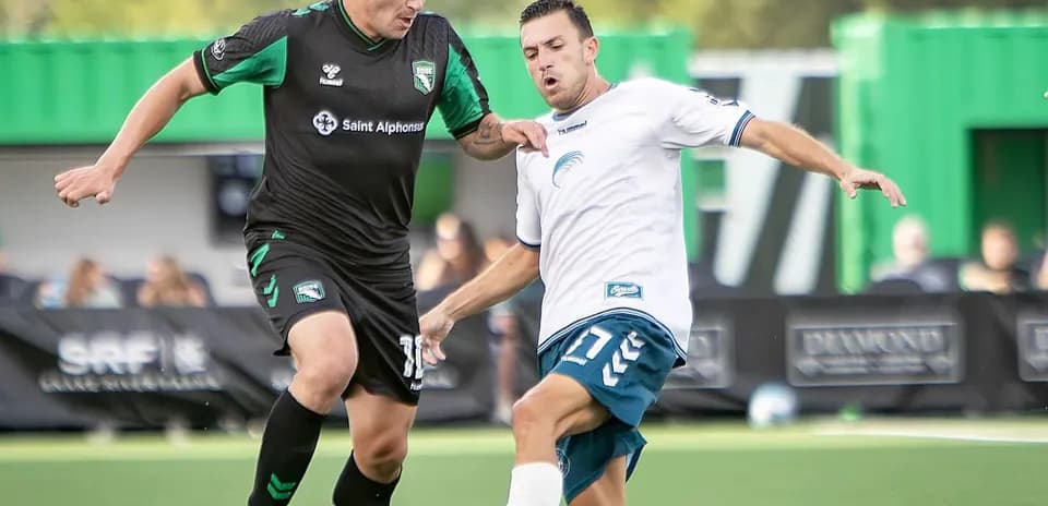 Spokane Velocity player challenging Boise opponent