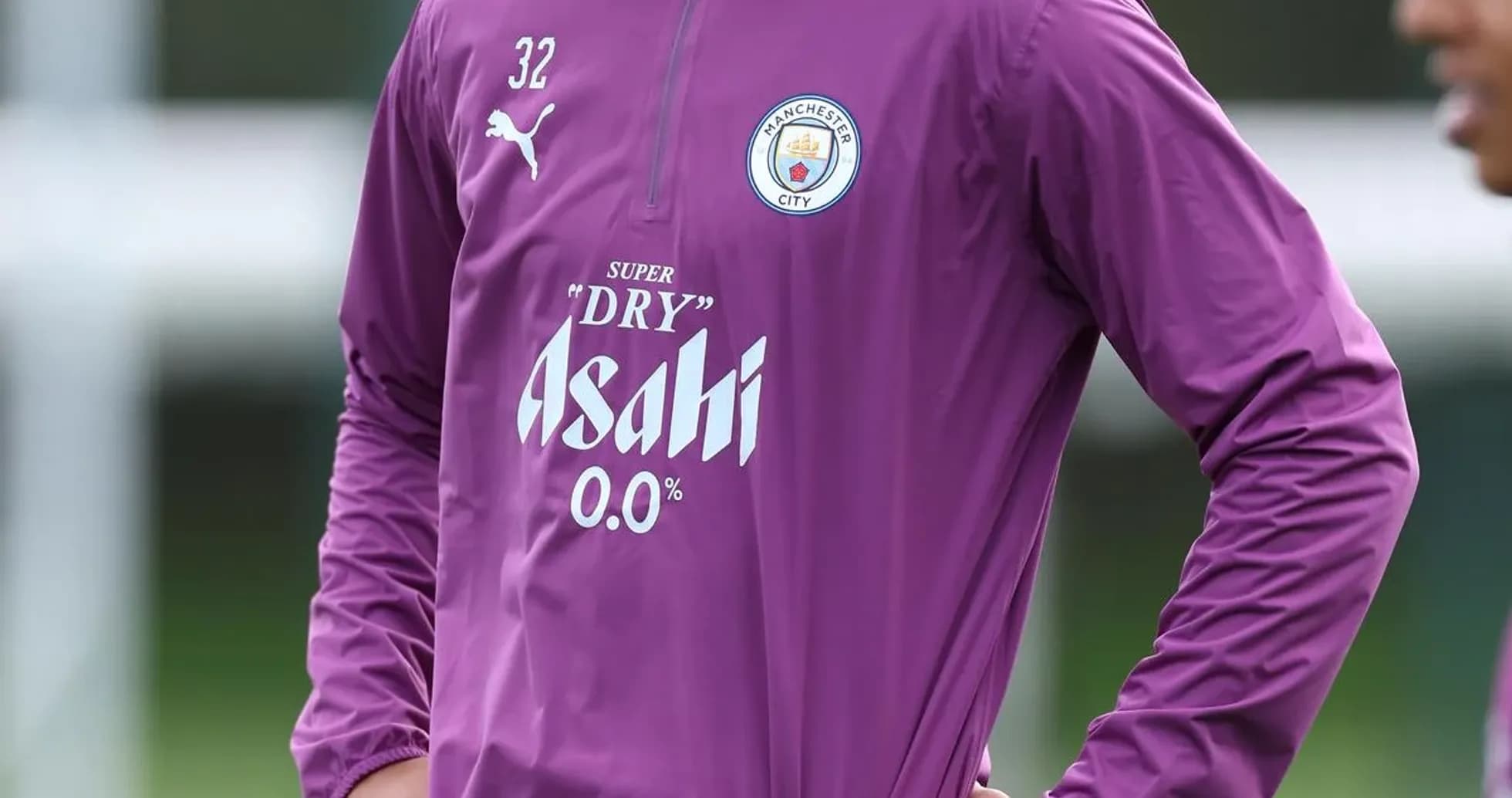 Player in Manchester City training kit during session