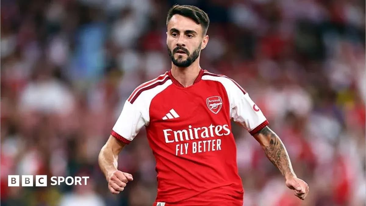 Player in Arsenal kit running on the pitch