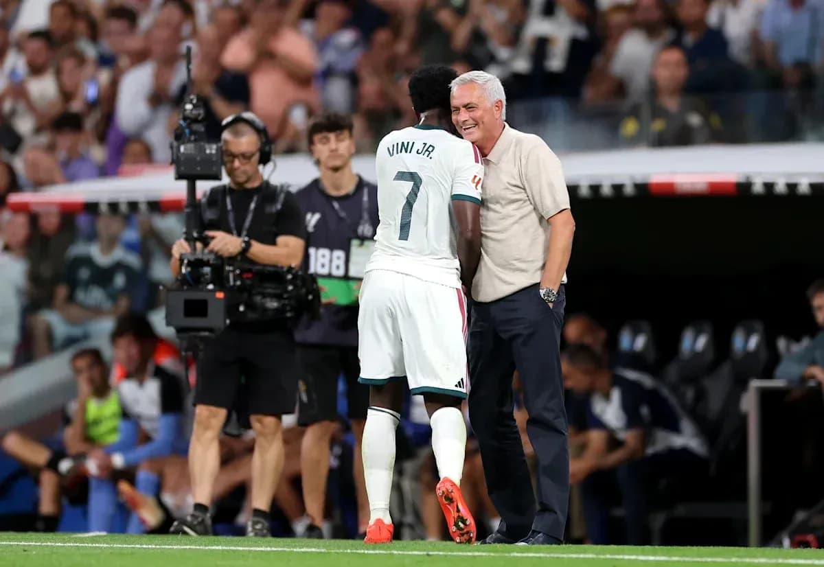 Vini Jr. and coach discussing during match substitution