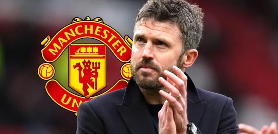 Man clapping in front of Manchester United logo