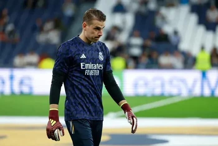 Goalkeeper walking on the pitch in Real Madrid kit