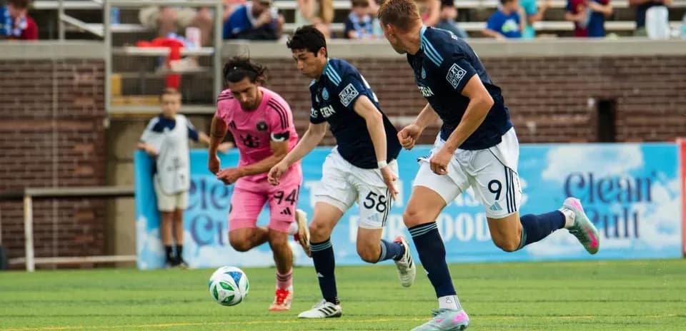 Players competing for the ball during match