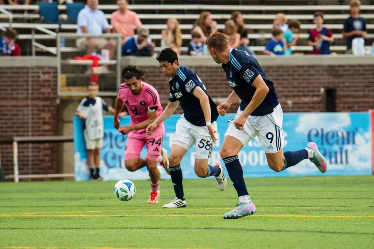 Players competing for the ball during match