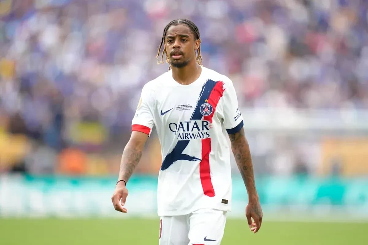 Player walking on the pitch in PSG jersey