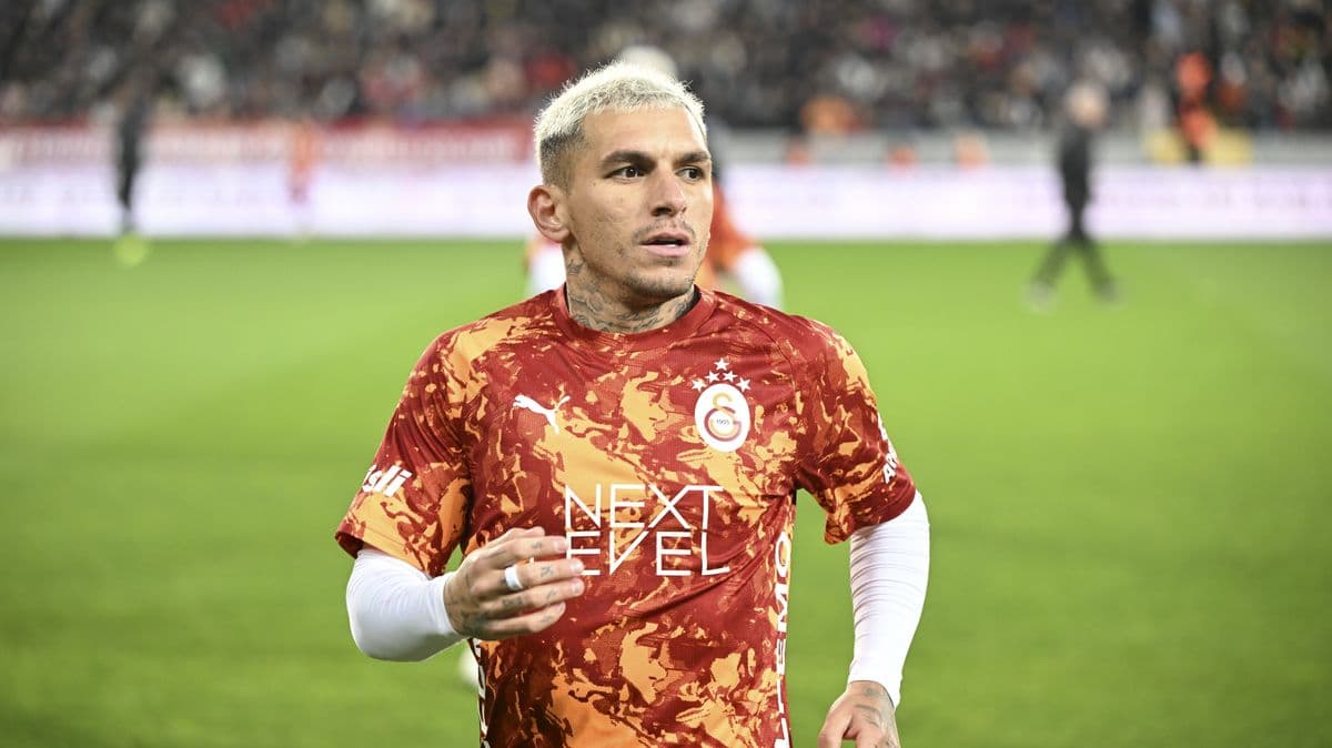 Player in Galatasaray jersey on the field