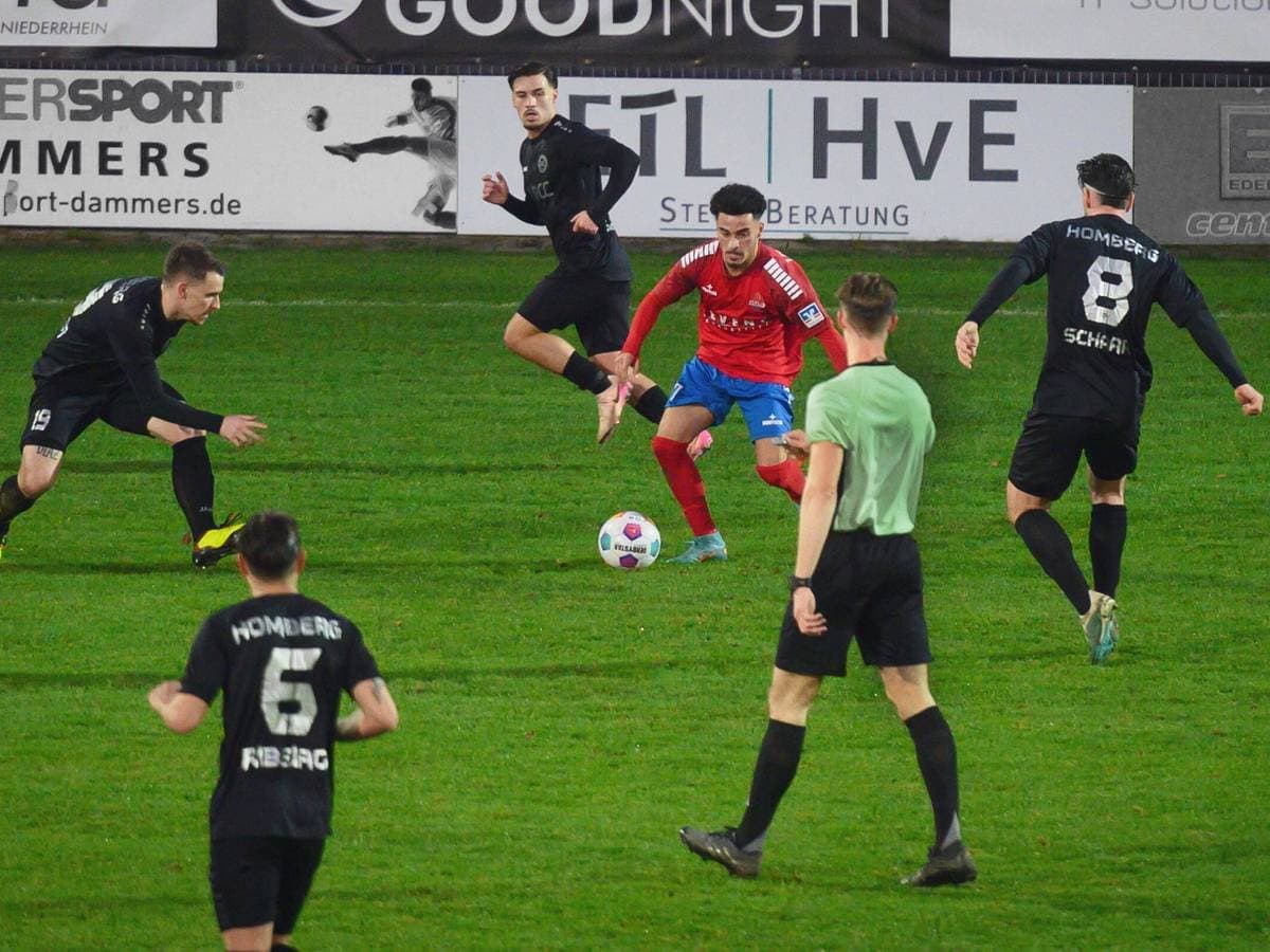 Players in action during Holzheimer SG vs Schonnebeck match