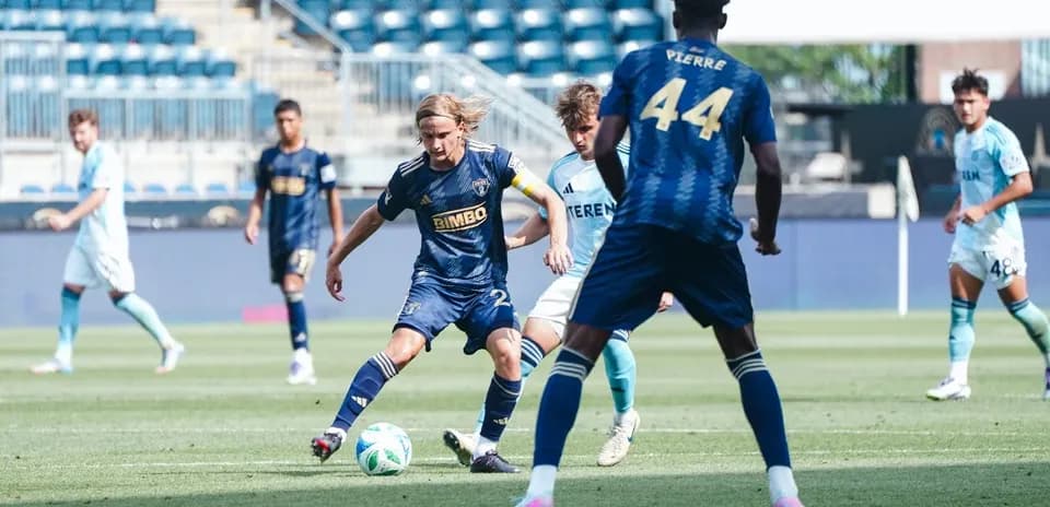 Chattanooga player dribbling past Philadelphia Union II