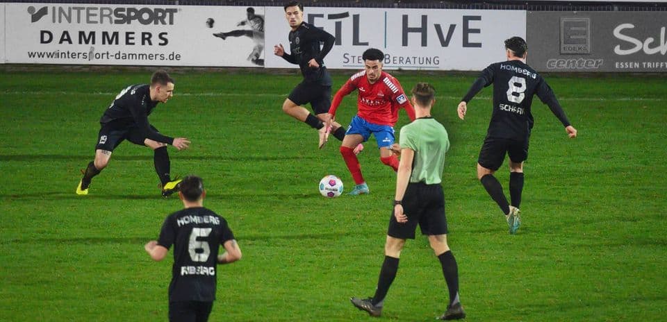 Players competing for the ball in Oberliga match