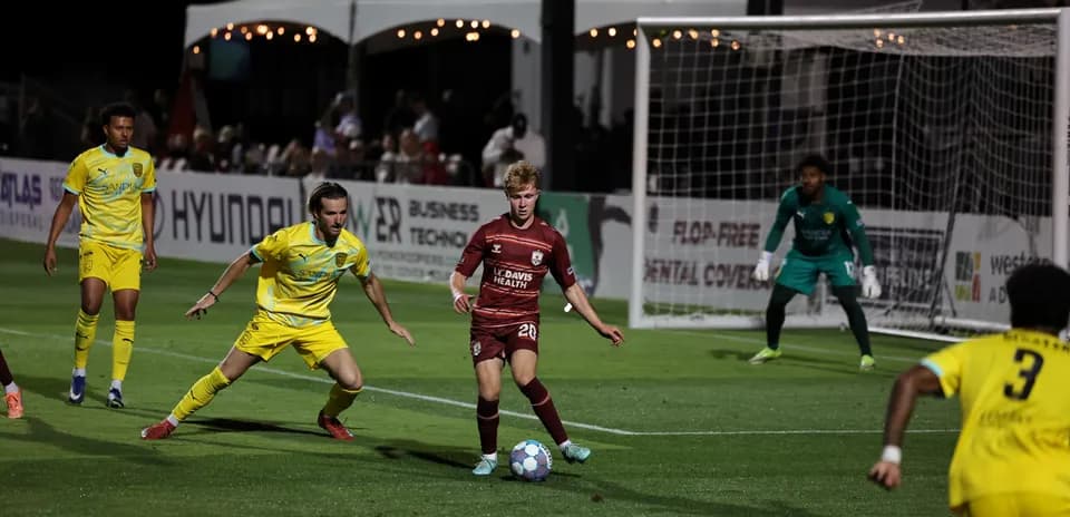 Sacramento Republic player dribbling against New Mexico United