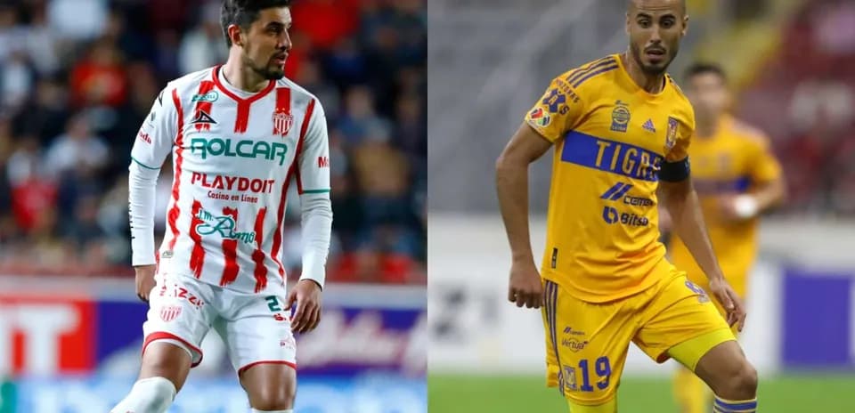 Players from Tigres UANL and Necaxa on field