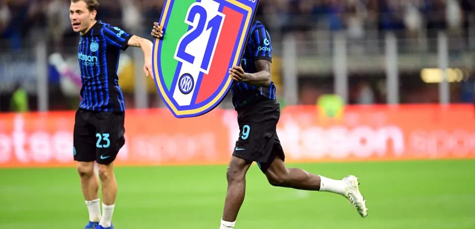 Inter players celebrating Serie A title win