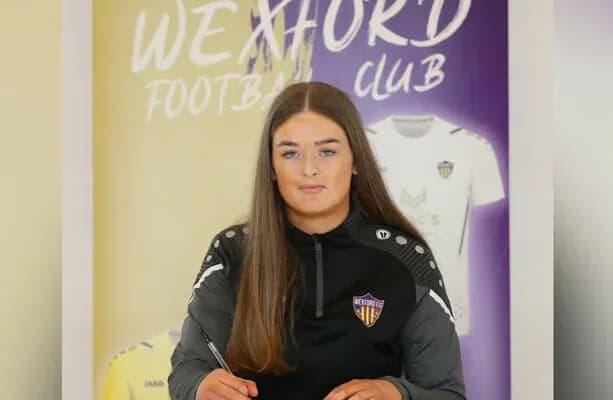 Player signing contract at Wexford Football Club