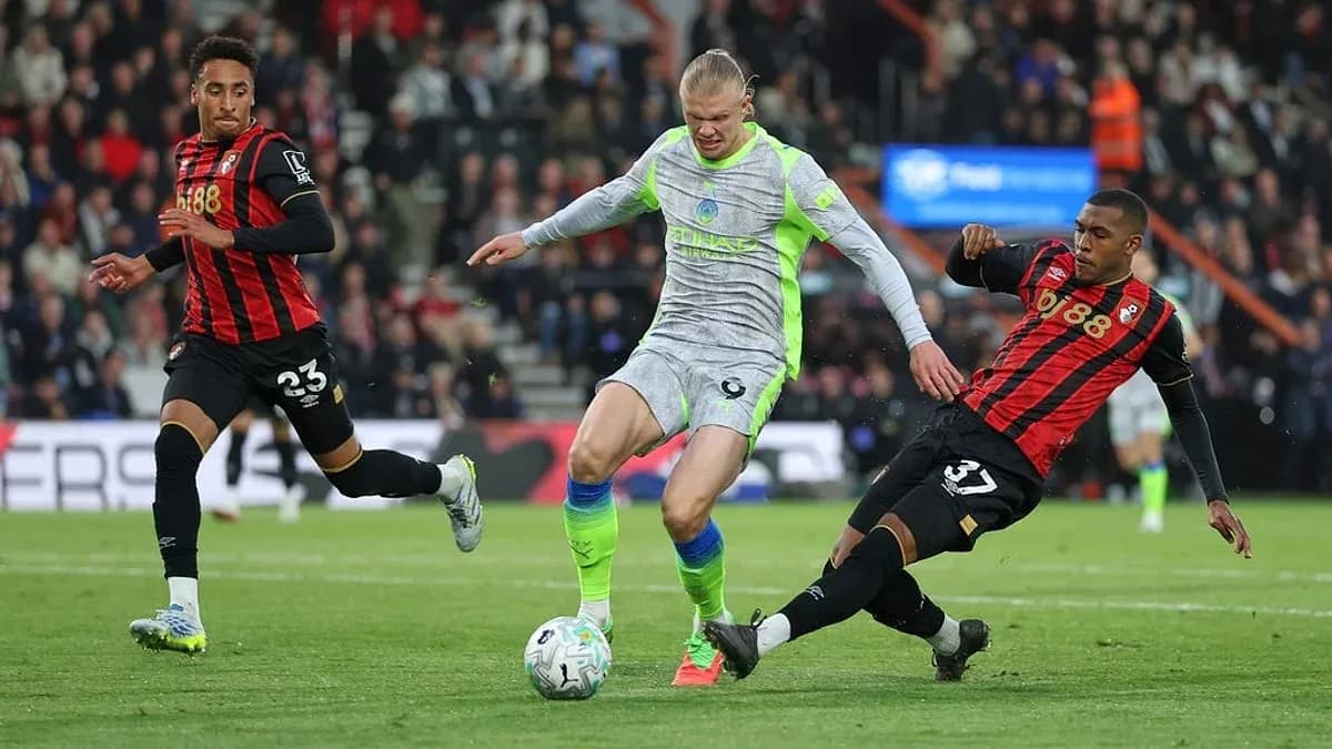 Erling Haaland dribbling past Bournemouth defenders