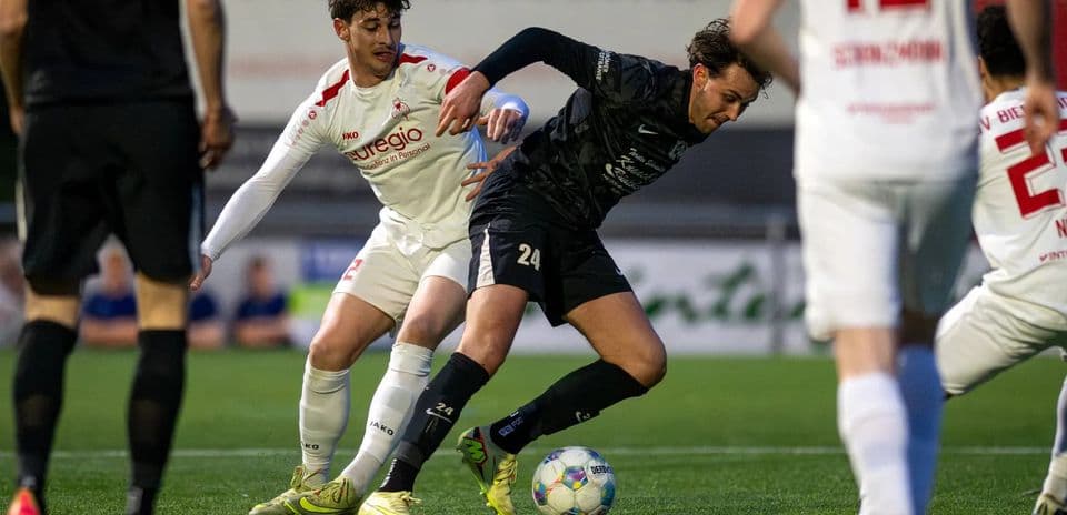 Players battling for the ball in Oberliga match