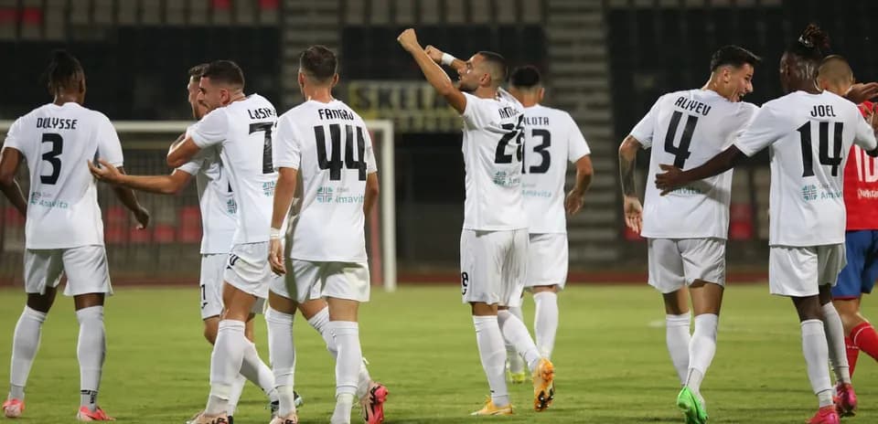 Egnatia Rrogozhinë players celebrating a goal