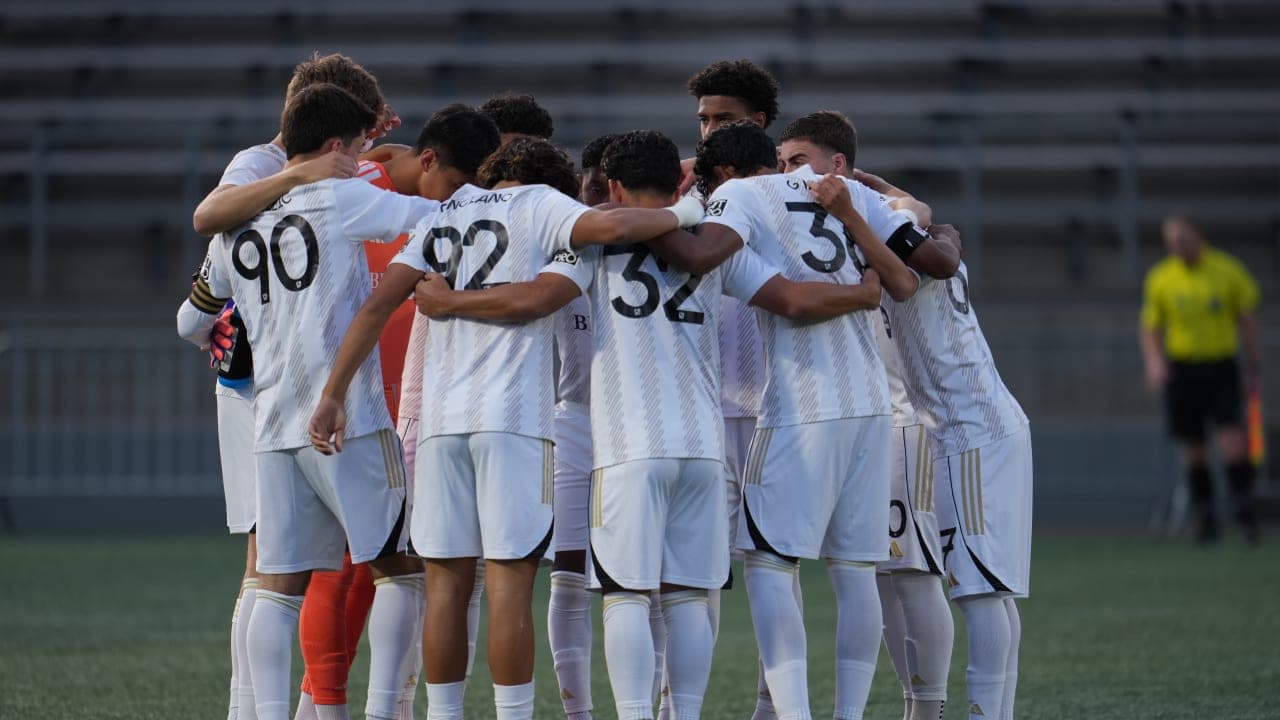 Tacoma Defiance players huddling before match