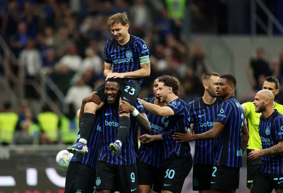 Inter players celebrating a goal during match