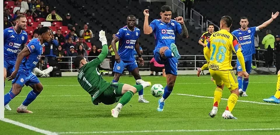 Cruz Azul player shooting during Liga MX match