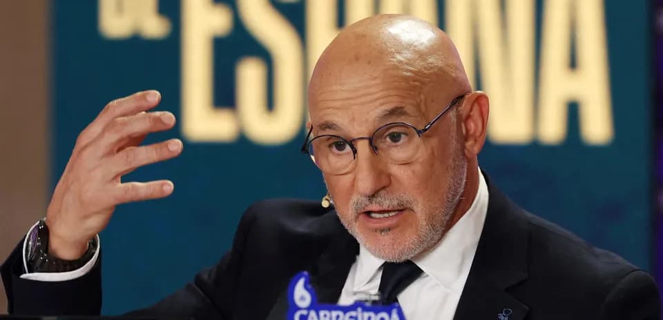 Speaker gesturing during a press conference event