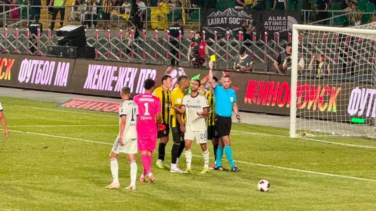 Players and referee during Anderlecht vs Kairat match