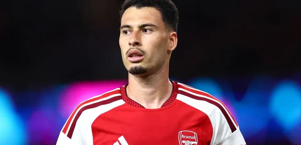 Player in Arsenal kit during match preparation