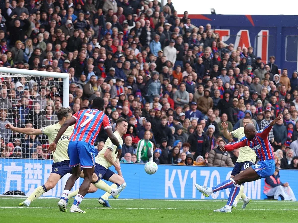 Crystal Palace player shooting at goal