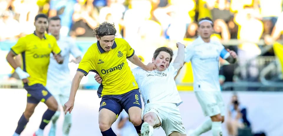 Bodo/Glimt player challenging Union St. Gilloise opponent