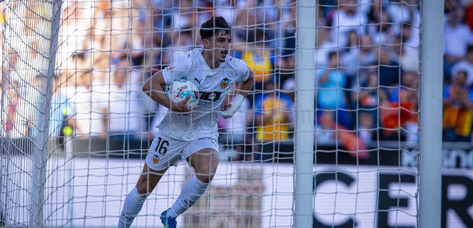 Valencia goalkeeper with the ball during match