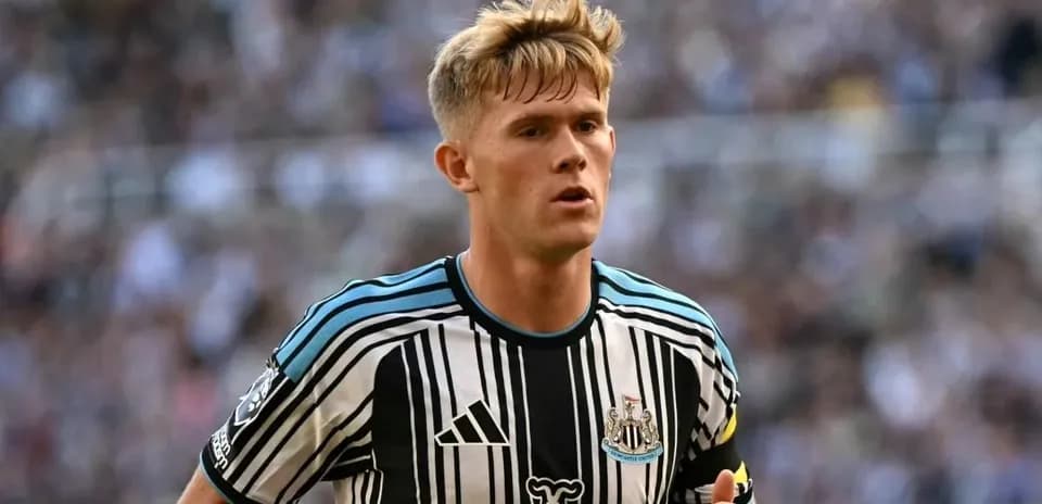 Player wearing Newcastle United kit on the pitch