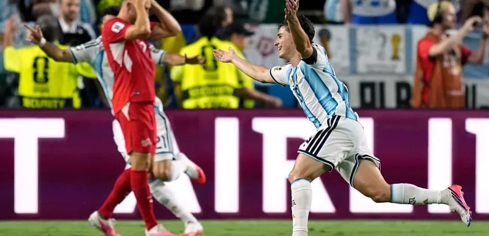 Argentinian player celebrating a goal during match