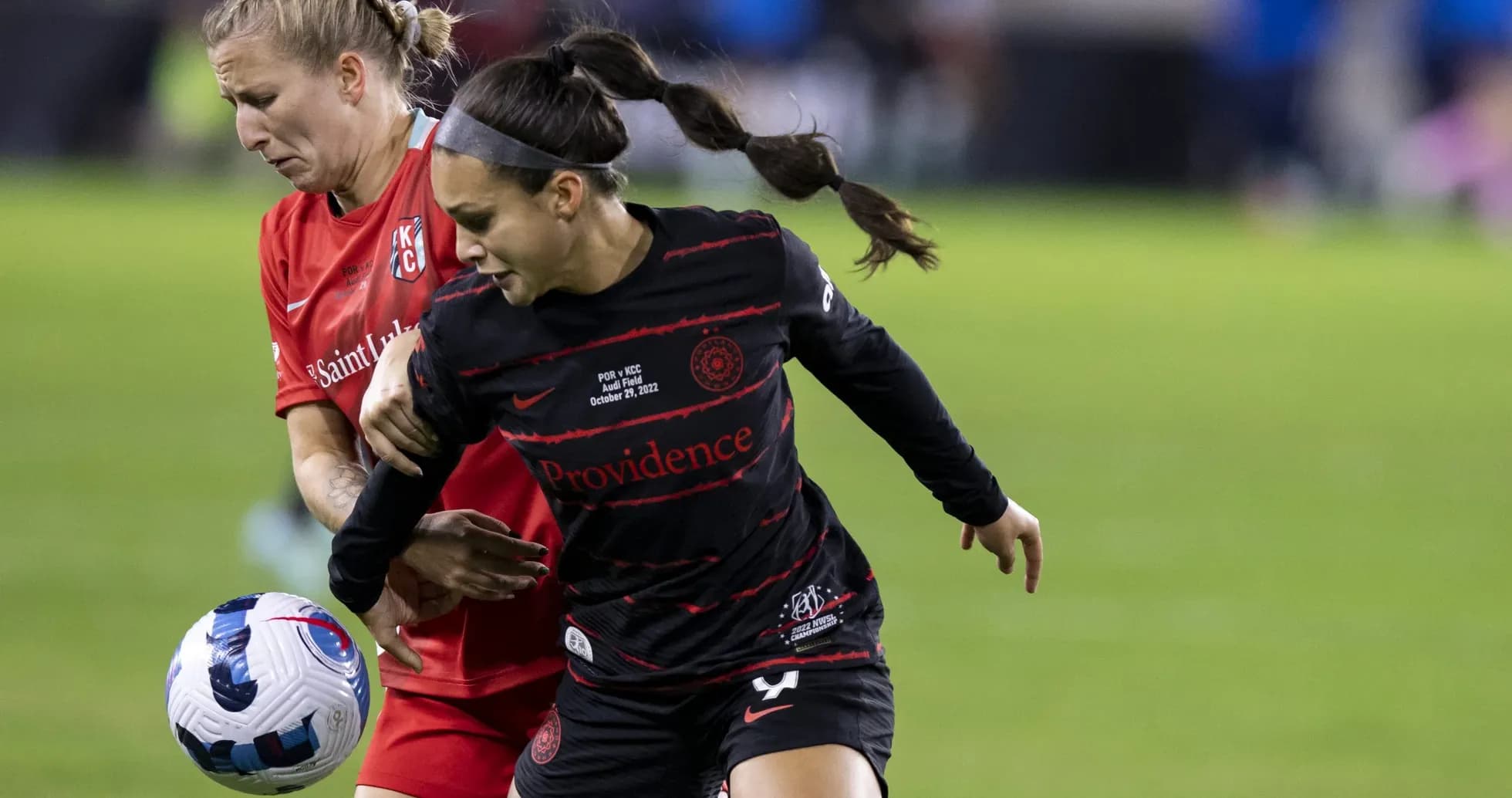 Kansas City player challenges Portland Thorns player