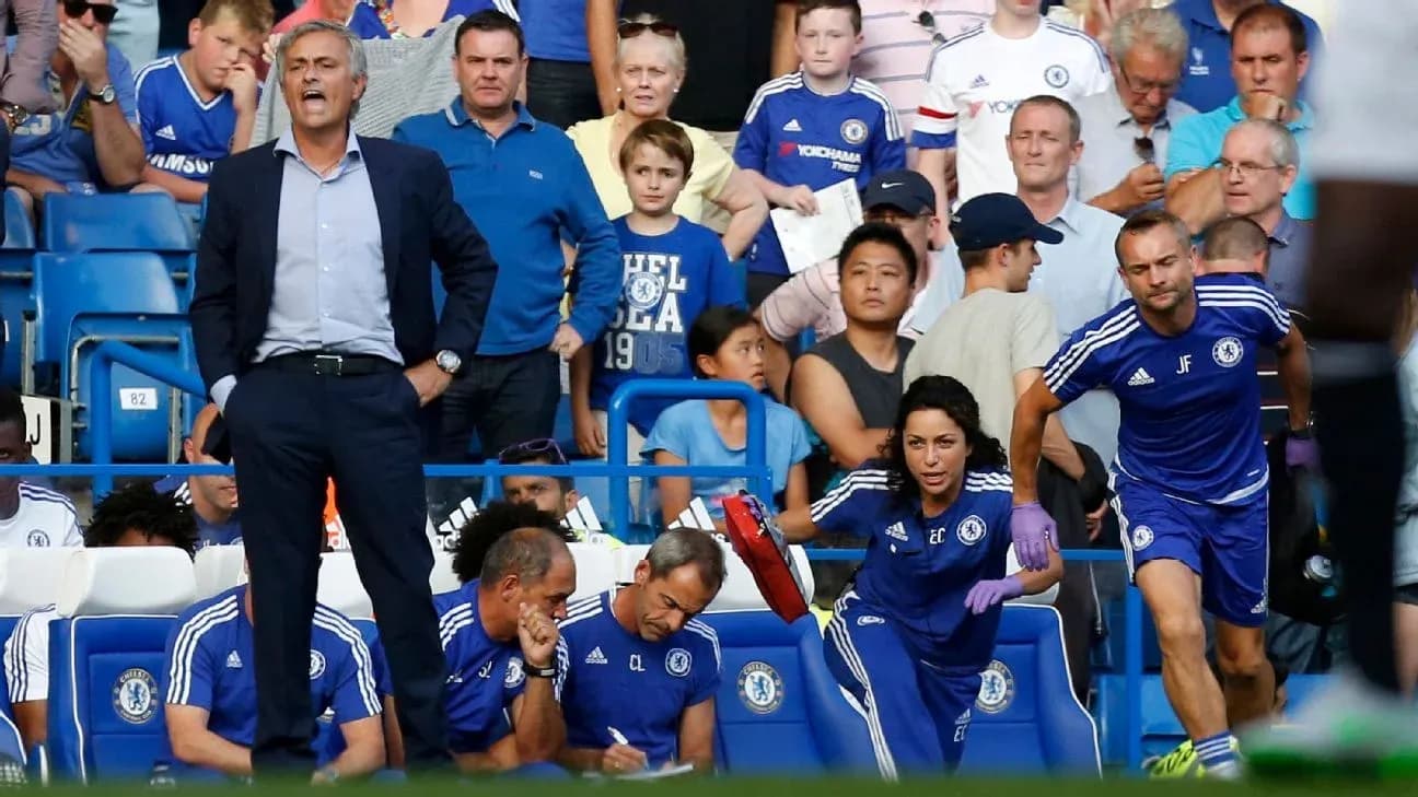 Jose Mourinho on the sidelines during Chelsea match