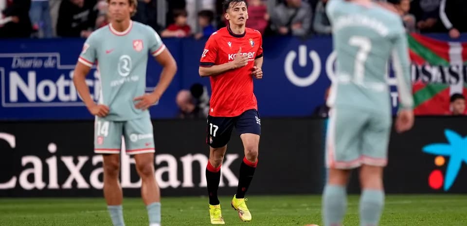 Osasuna players during La Liga match against Atletico Madrid