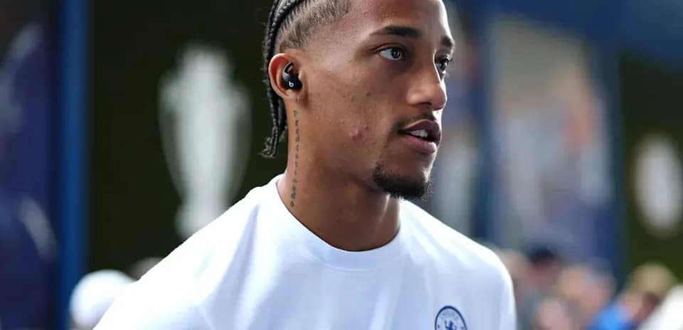Player wearing Chelsea shirt arriving at venue