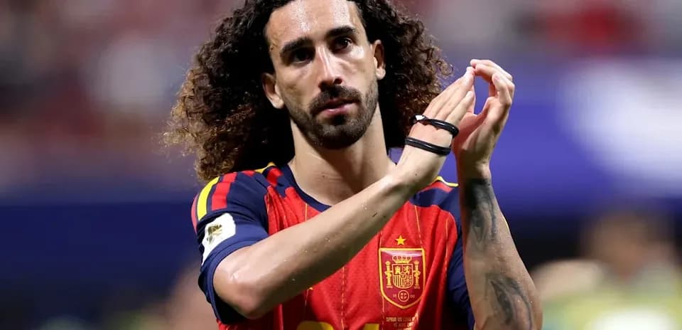 Player applauding fans in Spain national jersey