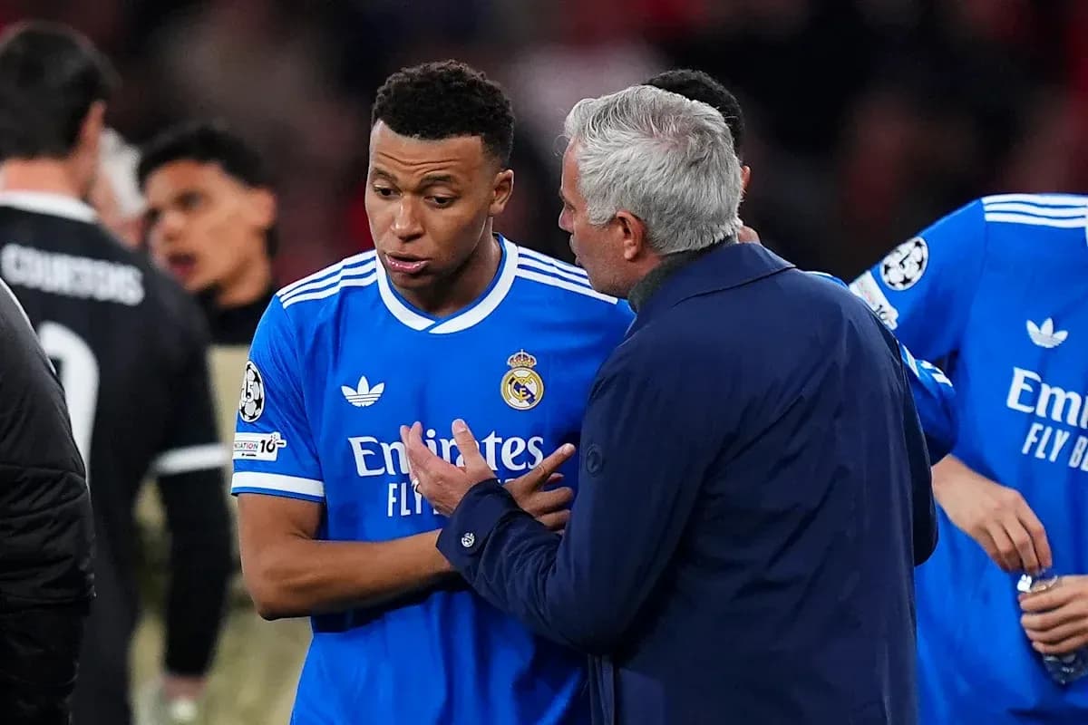 Manager speaking with player on the sidelines