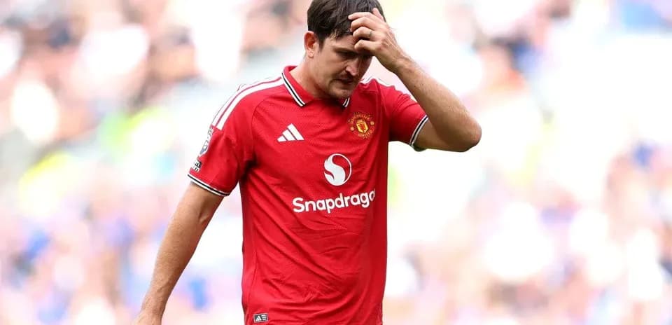 Player in Manchester United jersey walking off field