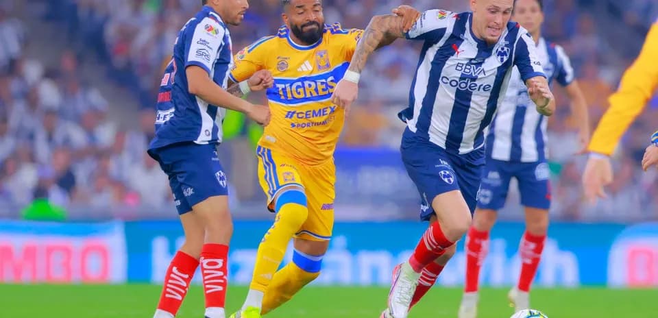 Monterrey players contesting the ball against Tigres UANL