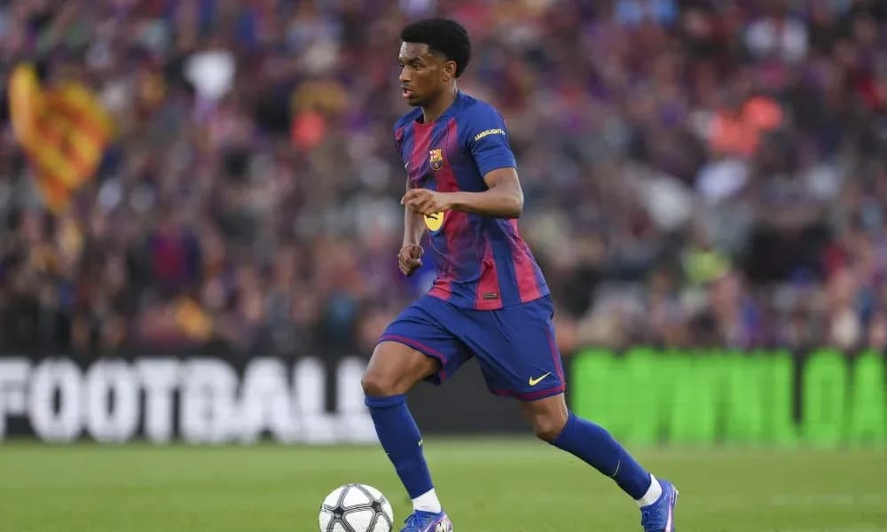 Player dribbling the ball during FC Barcelona match