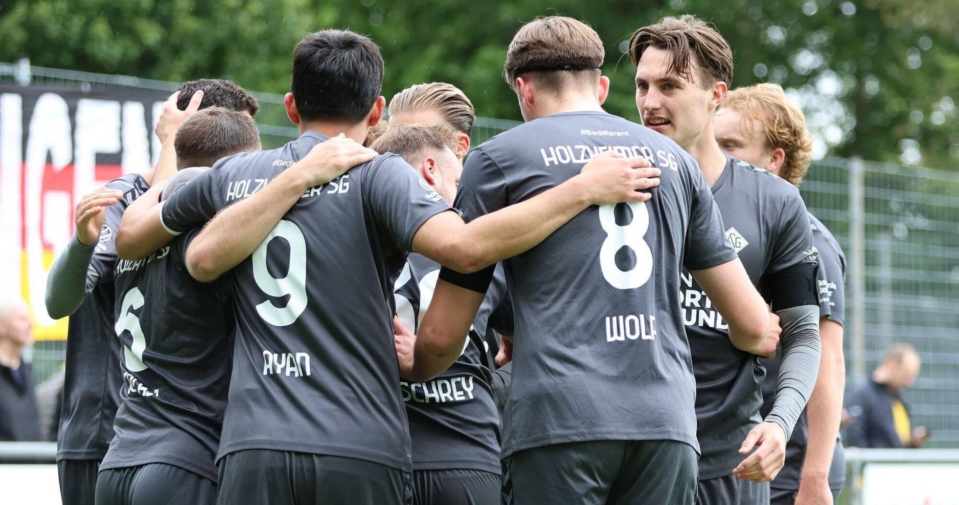 Holzheimer SG players celebrating together