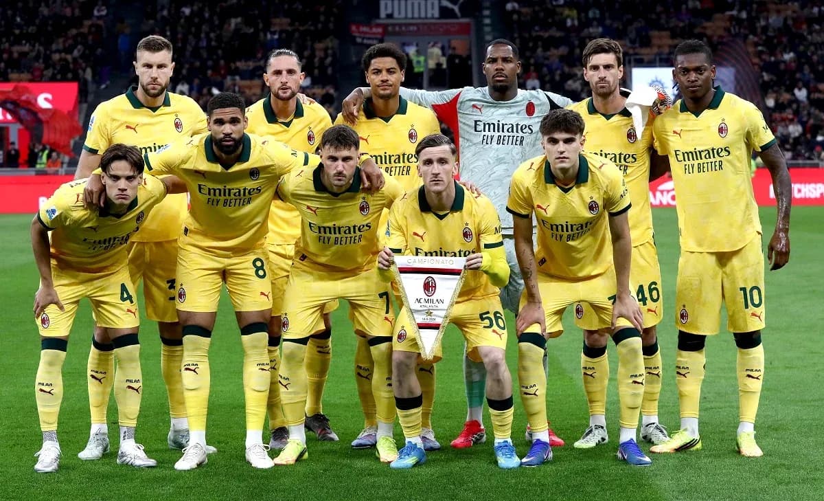 AC Milan team posing before match