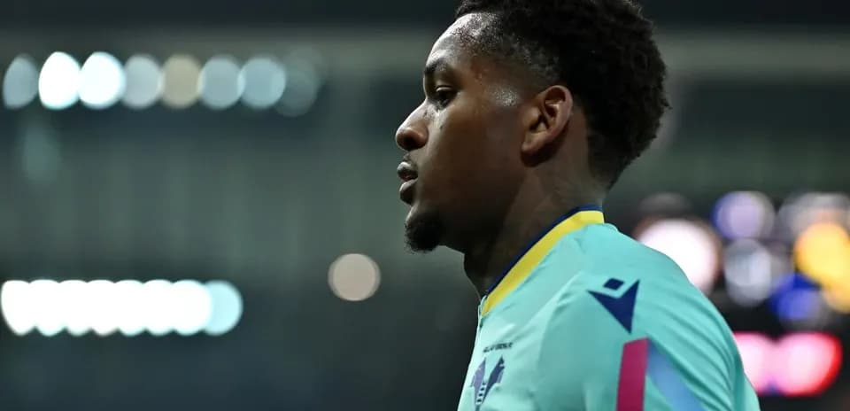 Player in a teal jersey during match